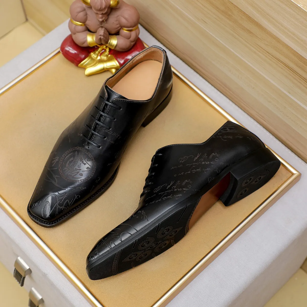 Men's shoes 💰620 💰 Louis Vuitton LV ® Autumn and Winter 🆕 models 🔛Full shoe counter First layer cowhide, 🐂leather lined casual shoes for men, super soft outsole, essential for driving. Counter synchronized original first layer cowhide completely 1:1 mold customization 🌹Top version, 2 colors available! Number: 38-45 (37.46. Customized)